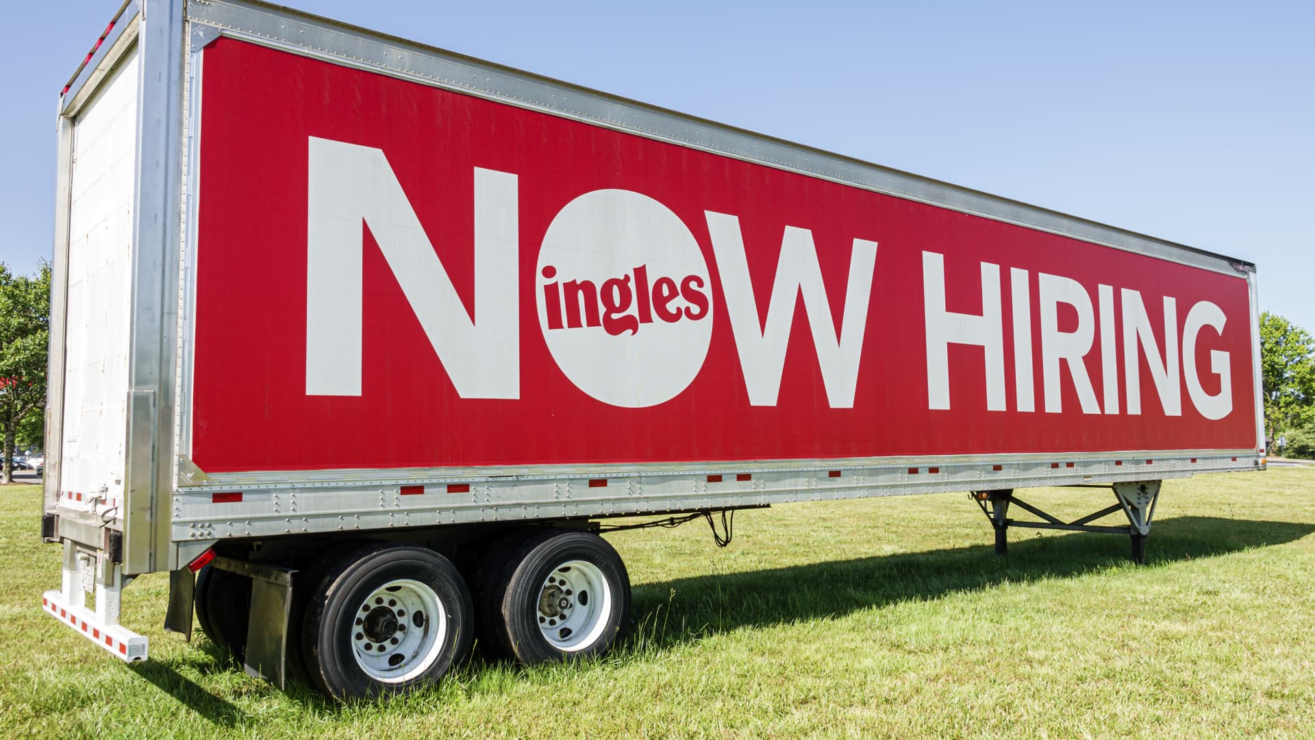 Featured image for US Private Payrolls Surge by 184,000 in March, Outpacing Expectations