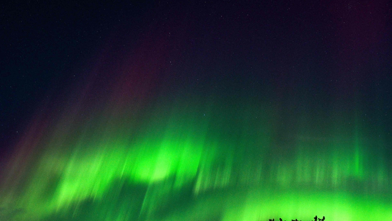 "Passenger captures stunning aurora on flight during massive geomagnetic storm"