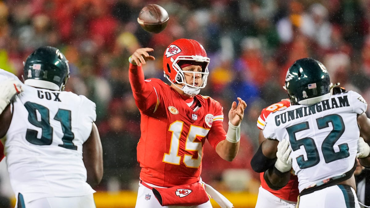 "Super Bowl rematch electrifies Monday Night Football: Eagles vs. Chiefs live updates, highlights, and predictions"