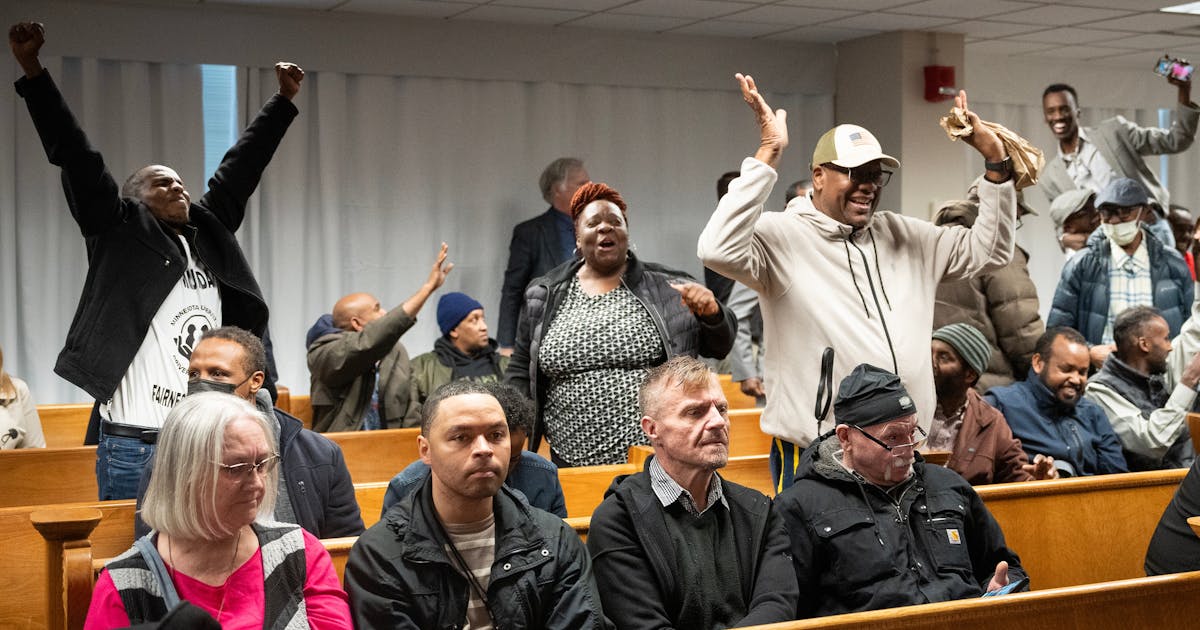 Minneapolis City Council Overrides Mayor's Veto, Enacts Rideshare Driver Pay Ordinance