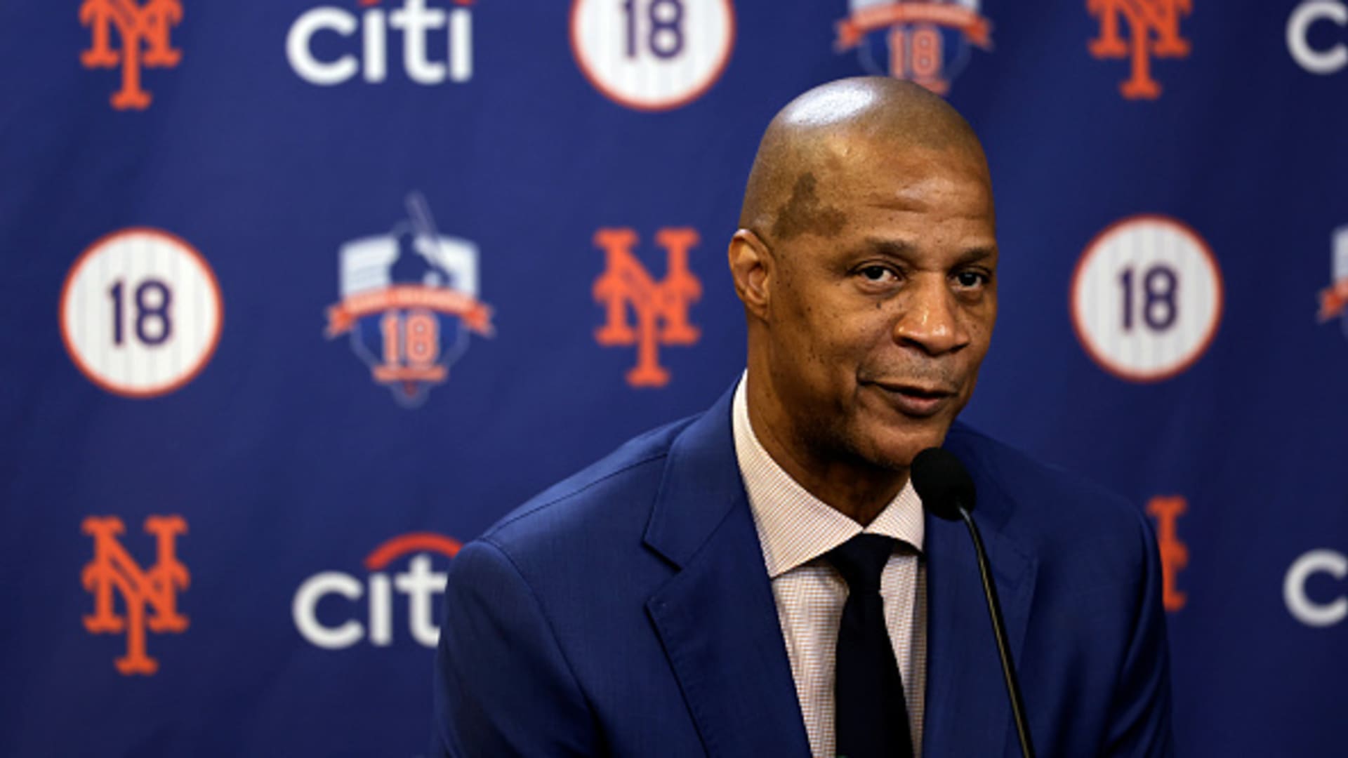 Featured image for Trump pardons former MLB star Darryl Strawberry for tax and drug charges