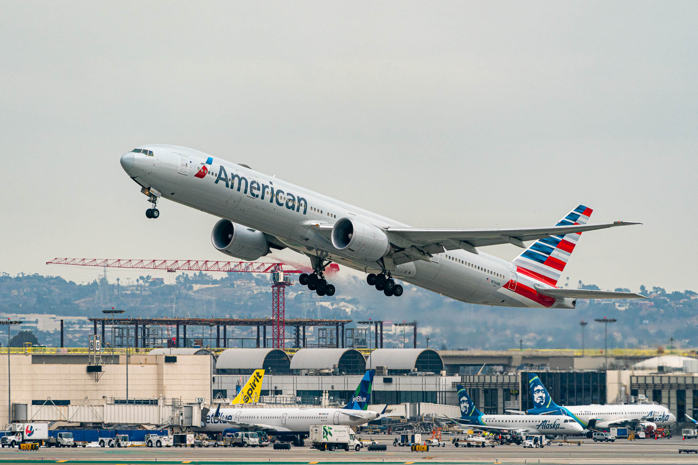 Featured image for "American Airlines Faces Turbulence: Stock Plummets Amid Strategy Shake-Up"