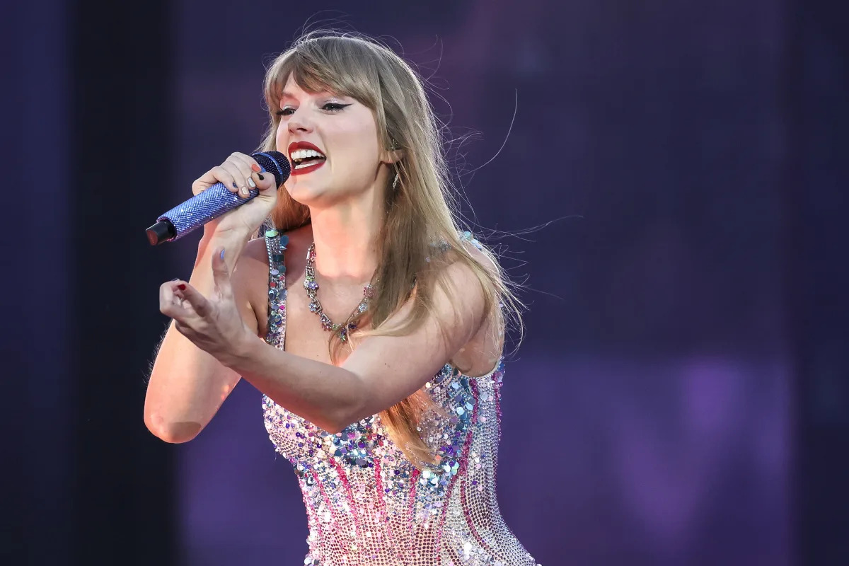Taylor Swift performs 'Dear John' for the first time in 11 years, asks fans not to defend her against exes.