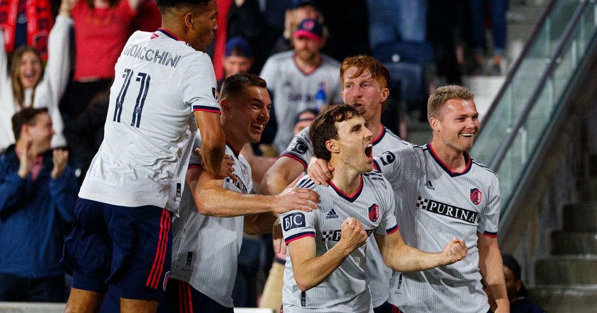 St. Louis City SC dominates FC Cincinnati in MLS match.