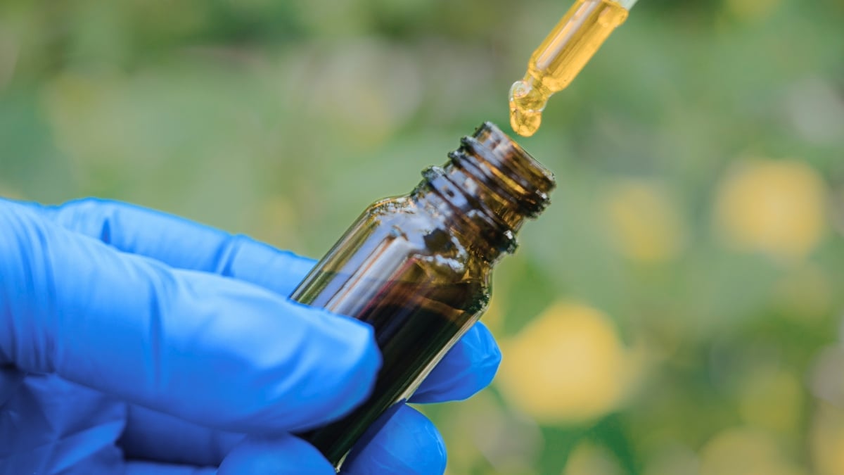 Featured image for Microdosing Cannabis Shows Promise in Slowing Alzheimer's Progress