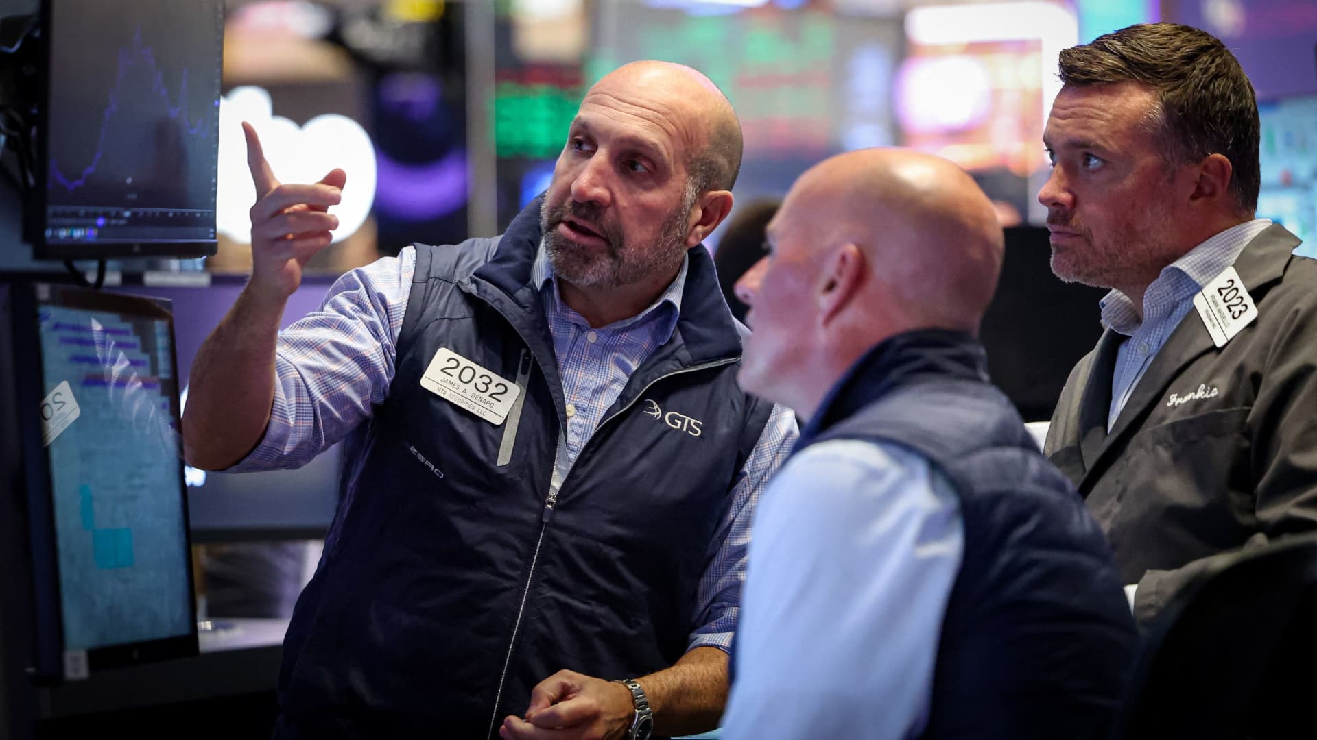 Stock Futures Dip Amid U.S. Shutdown Fears, Monthly Gains Continue