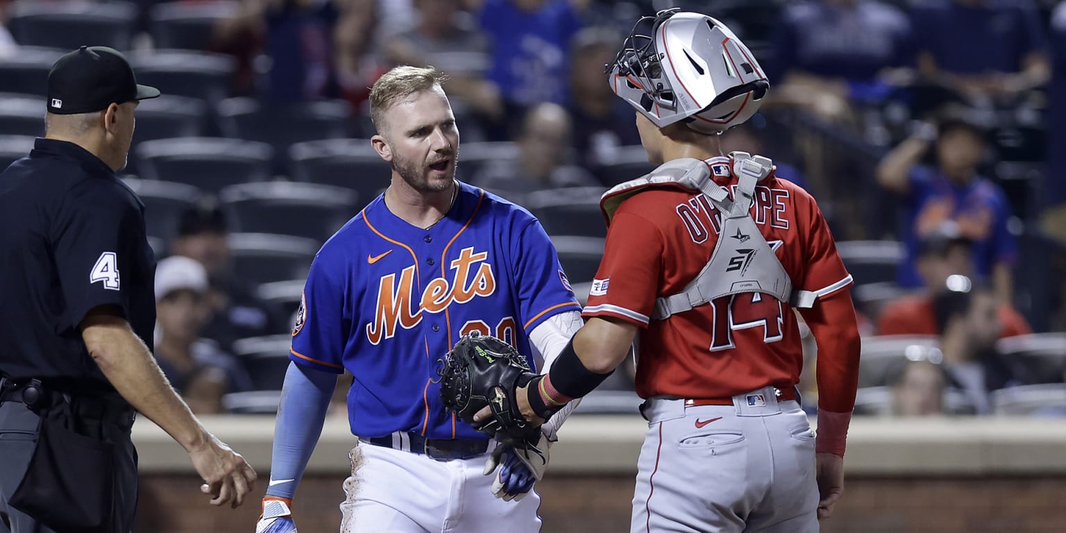 Featured image for Pete Alonso's Neck Injury Forces Early Exit