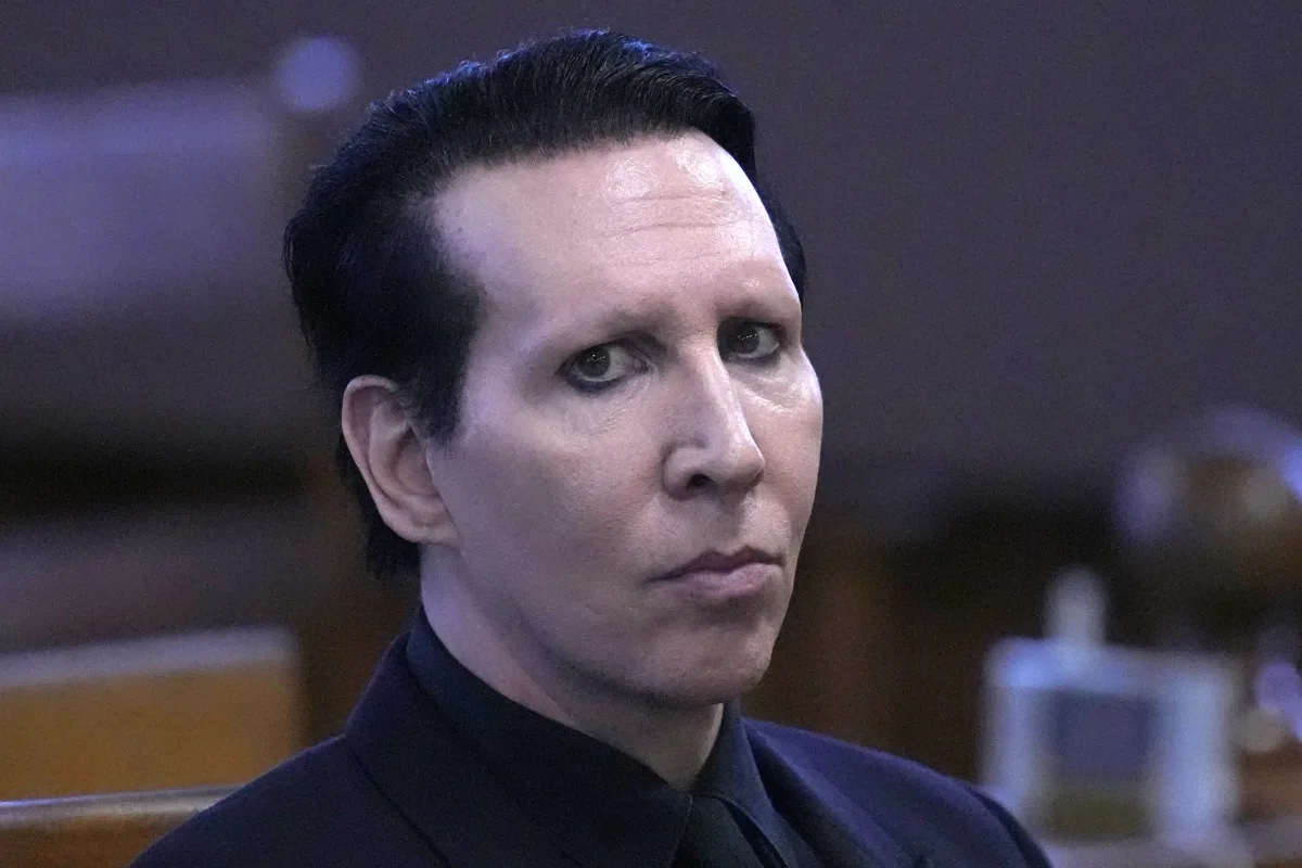 Featured image for "Marilyn Manson Completes Community Service for Videographer Incident"