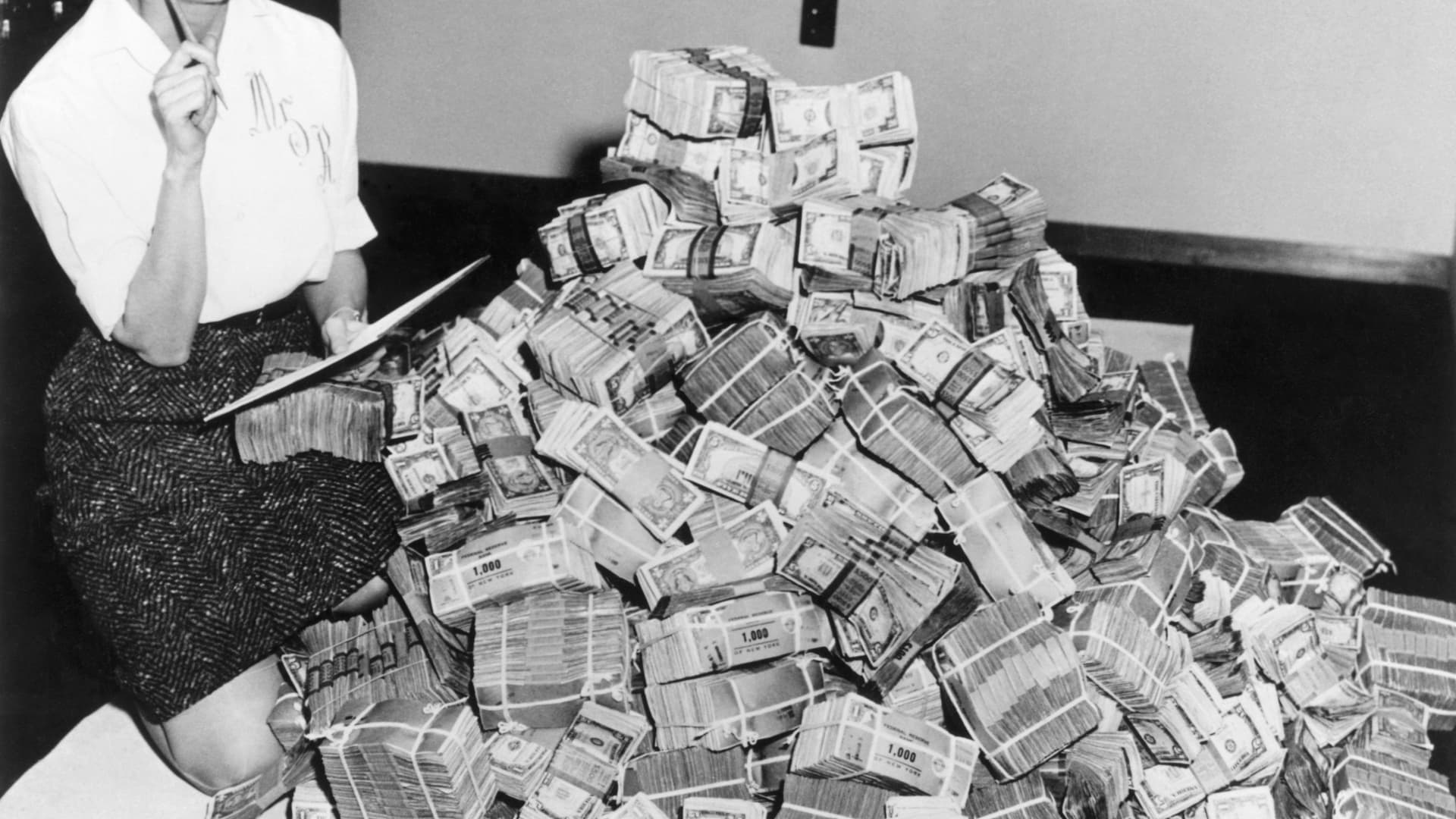 Featured image for Wealthy Investors Seek Alternatives Amid SVB Collapse Fallout