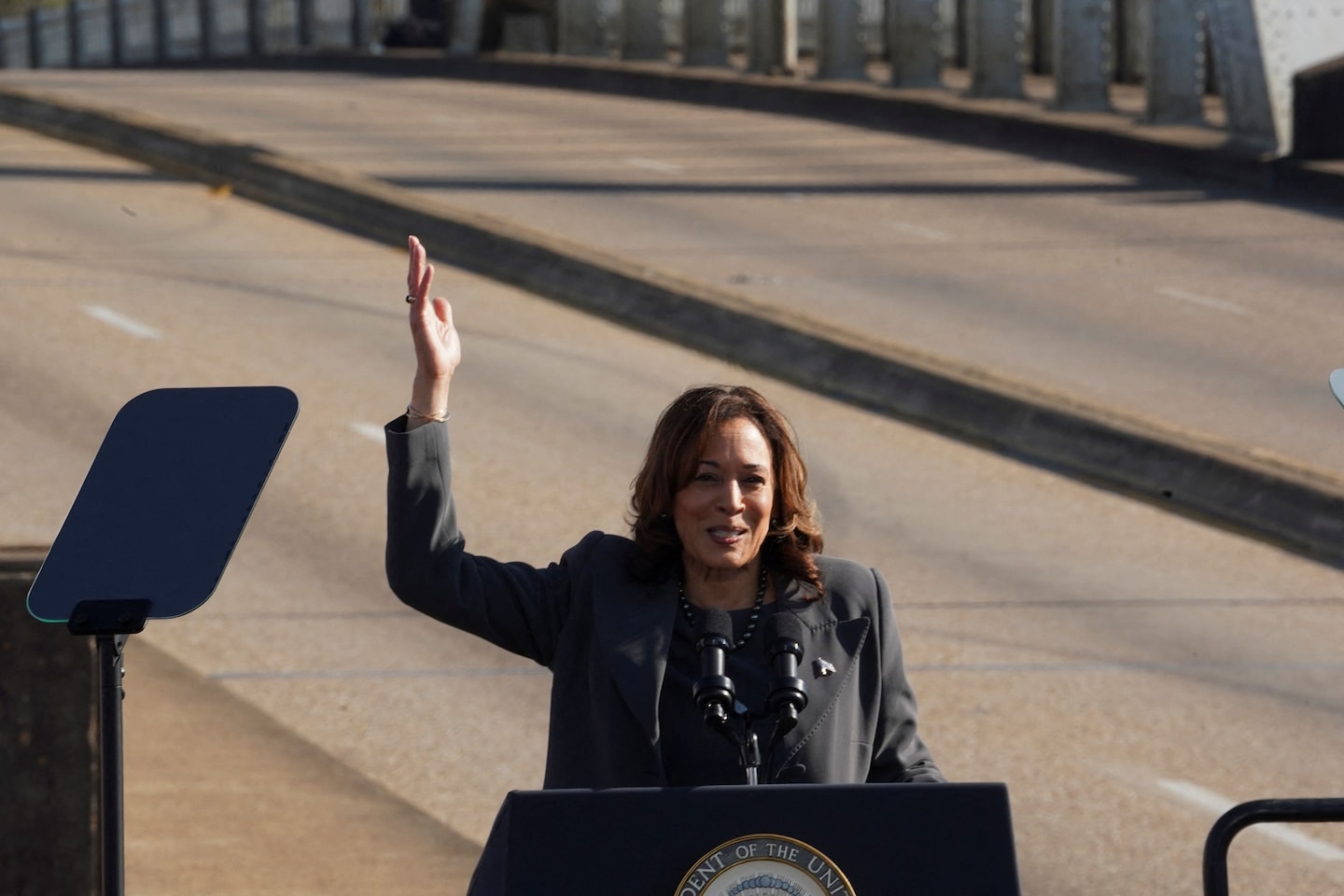 Featured image for "US VP Harris Challenges Israel on Gaza Crisis During Gantz Meeting"