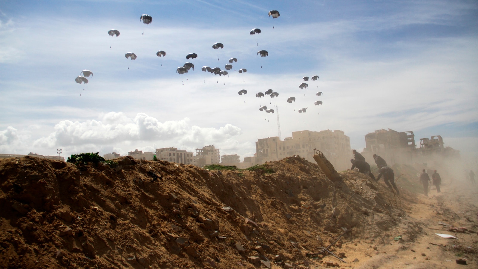 Featured image for "US Airdrops Aid into Gaza Amid Humanitarian Crisis"
