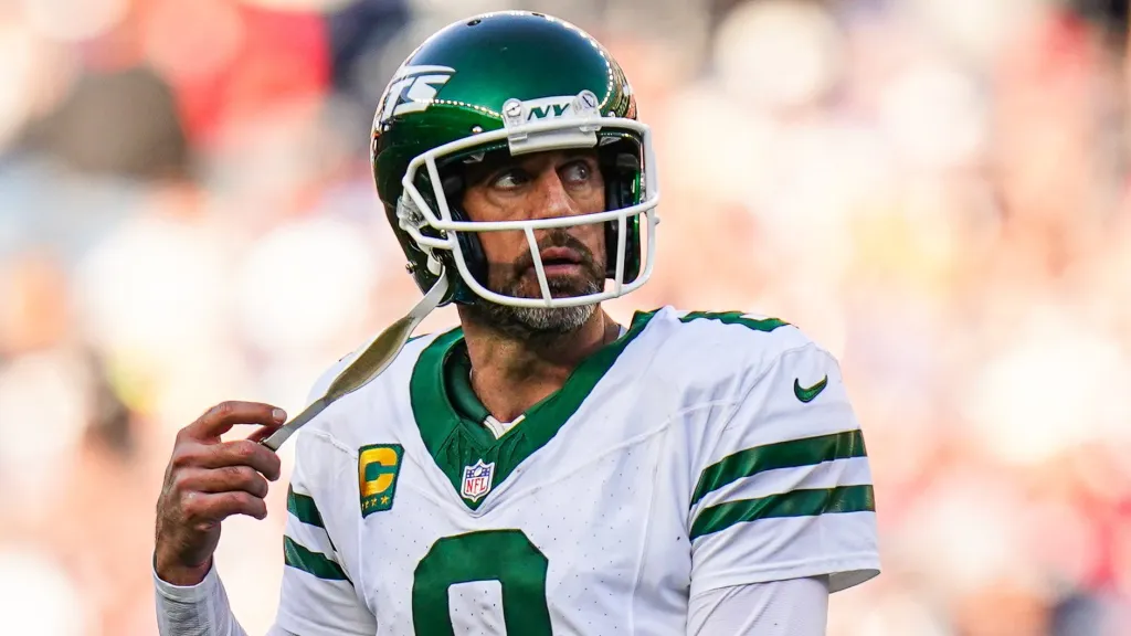 Jets Owner Considered Benching Rodgers Amid Turmoil