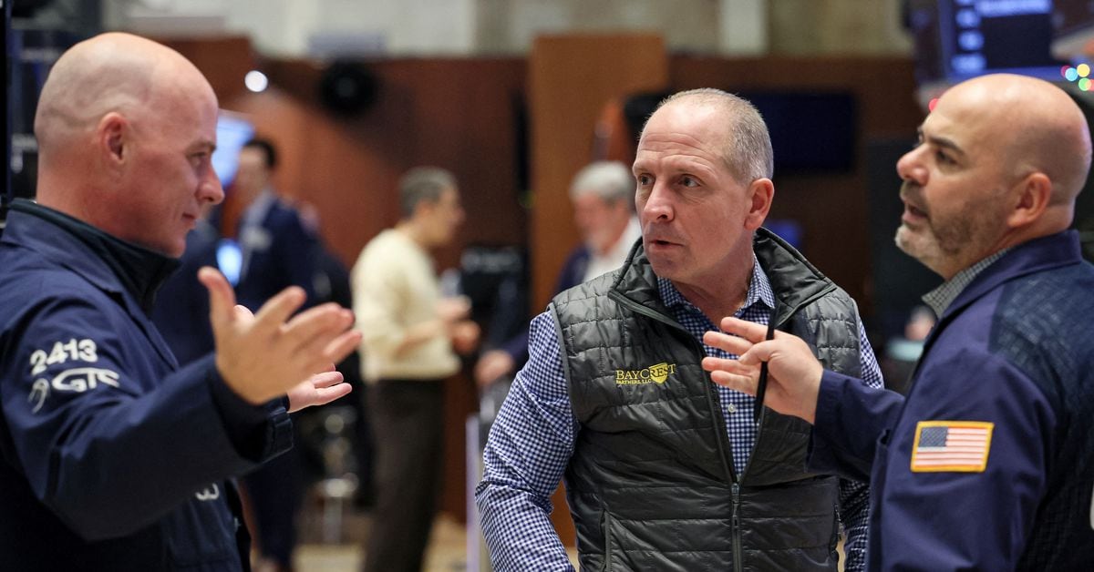 "Red Sea Attacks Threaten Stability of U.S. Stock Rally"
