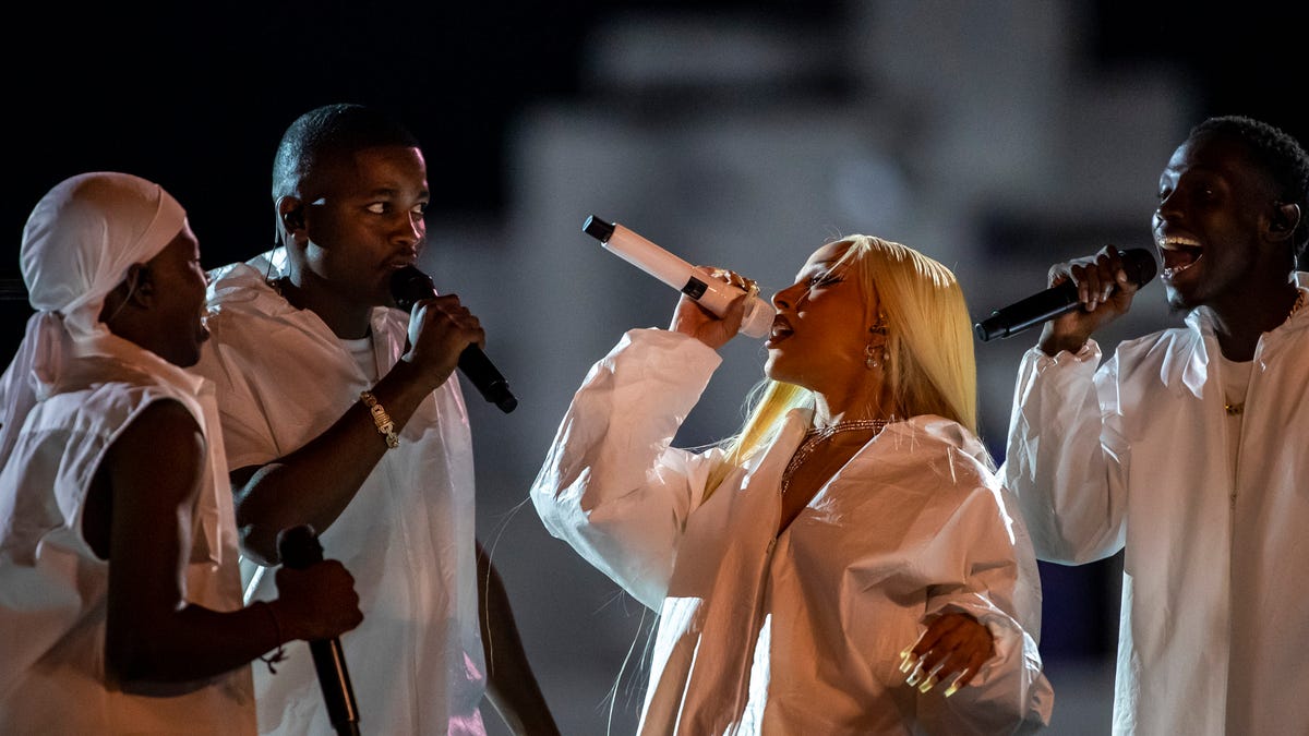 Featured image for "Coachella 2024: Doja Cat's Unforgettable Performances and Surprising Special Guests"