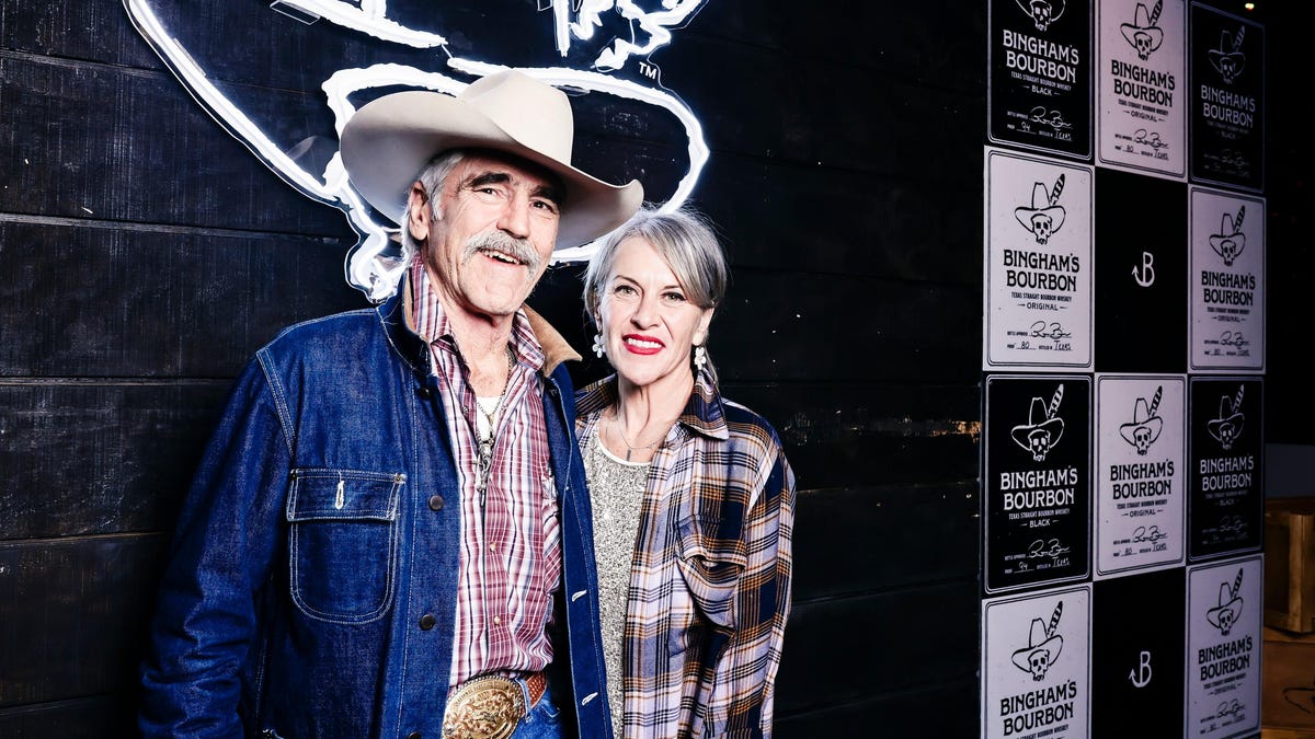 Featured image for 'Yellowstone' Actor Removed from Plane for Objecting to Masked Passenger