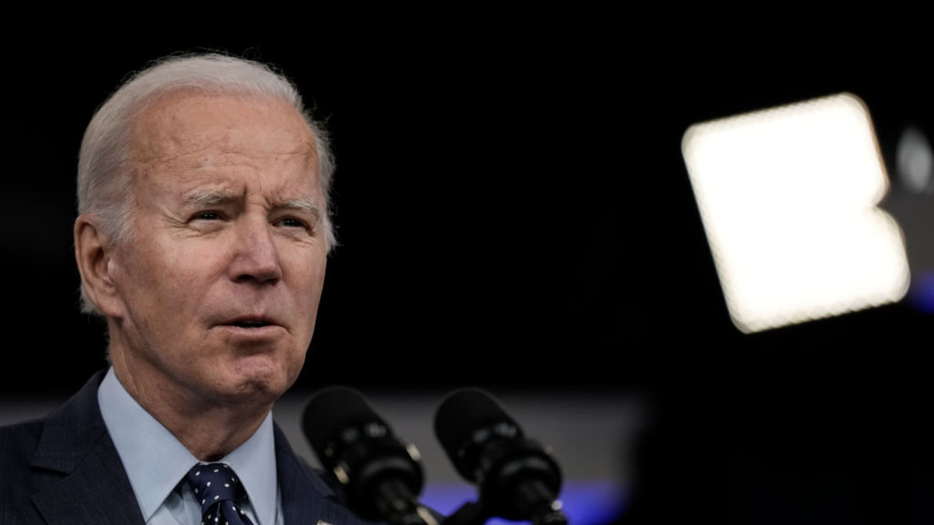 "US Takes Lessons from Russia, Implements New China Ban with Taiwan in Focus"