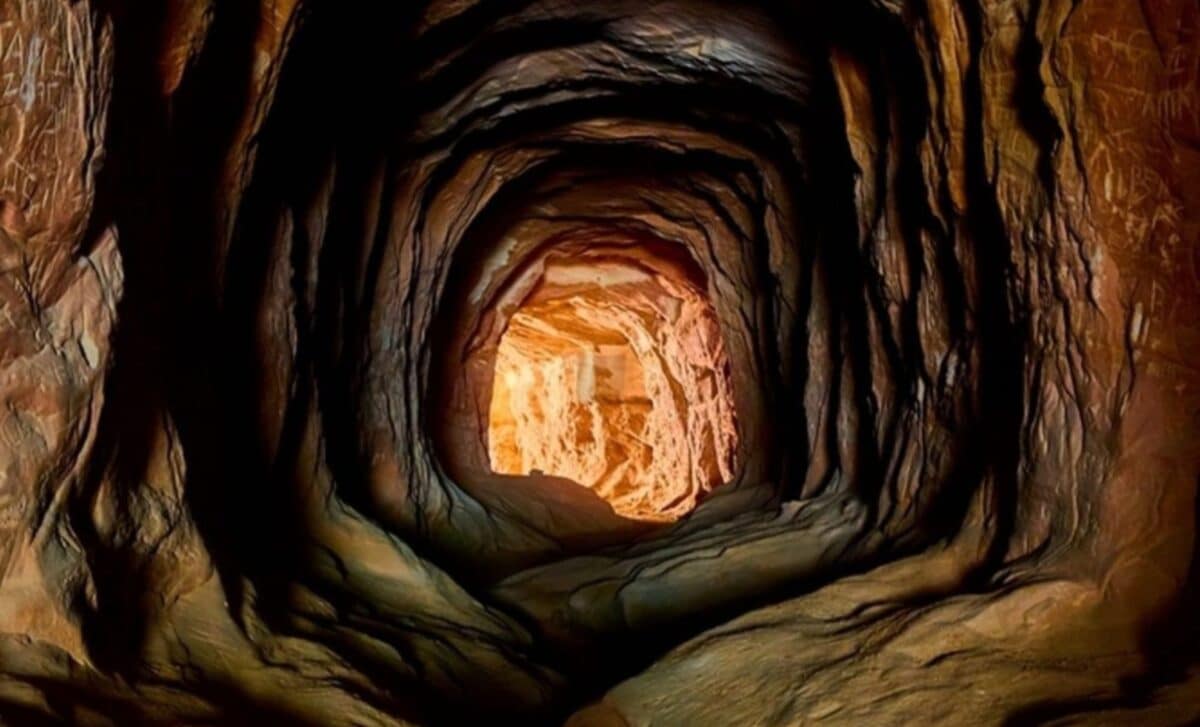 Featured image for Scientists Discover Hidden Tunnels in Desert Rocks