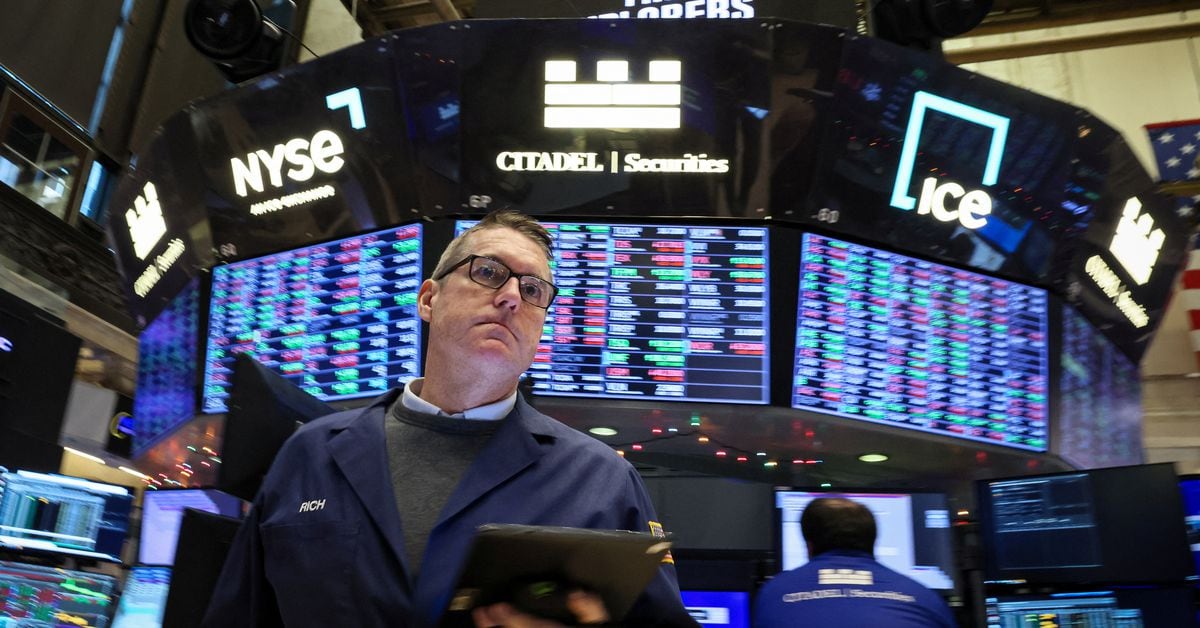 Fed Official's Comments Dampen Rate-Cut Cheer, European Stocks Close at Record High