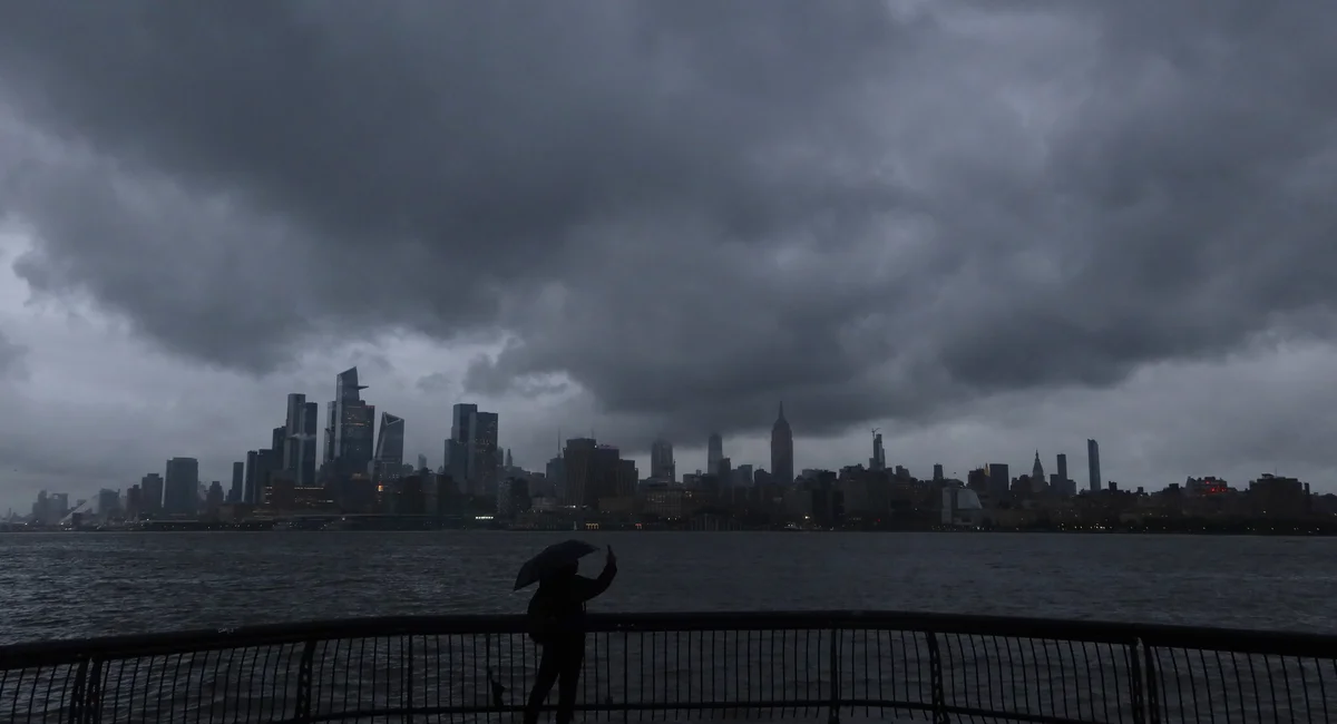Featured image for East Coast braces for powerful nor'easter with heavy rain, winds, and flooding