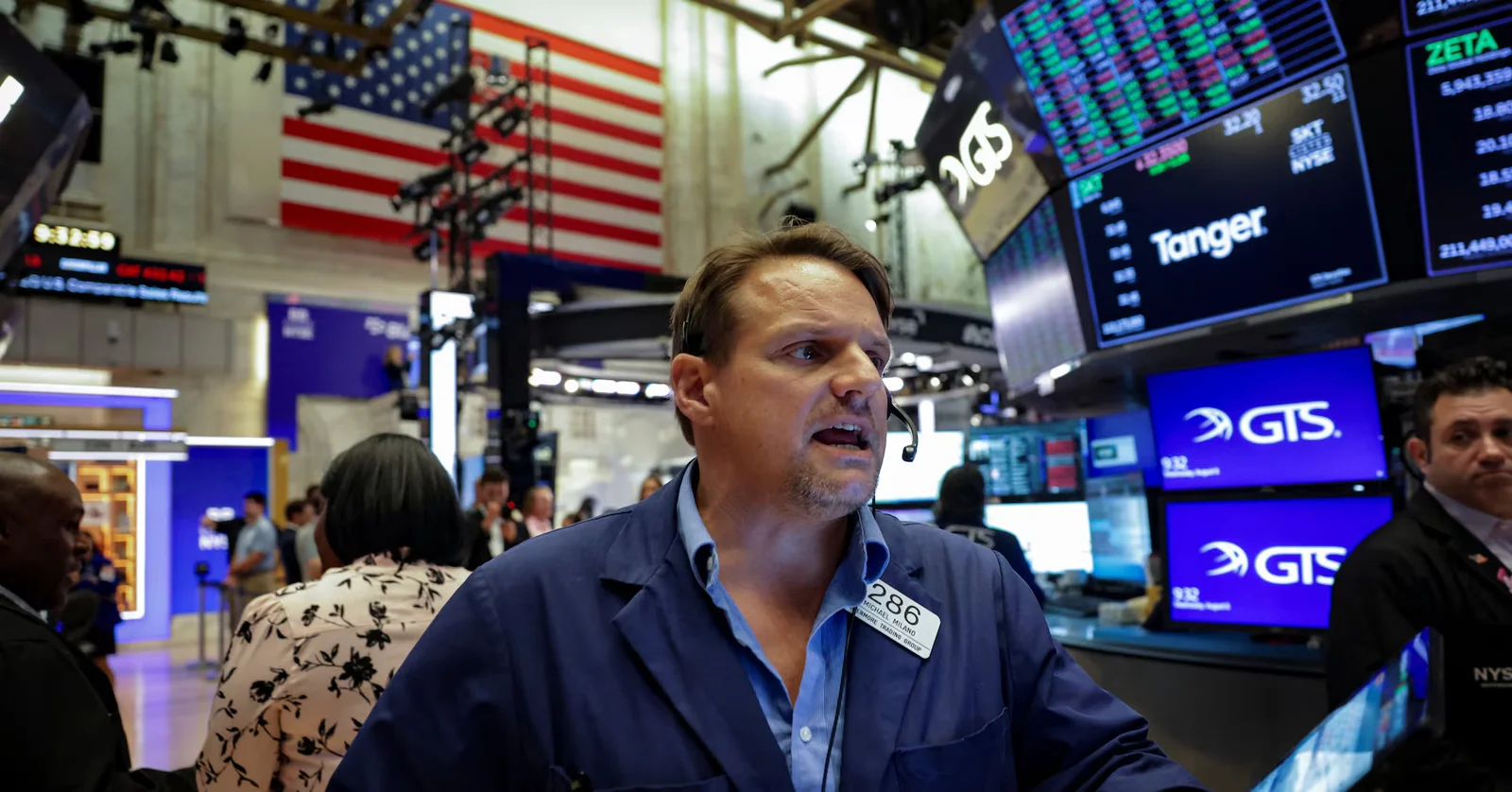Tech Stocks Drive Wall Street Gains Amid Market Volatility
