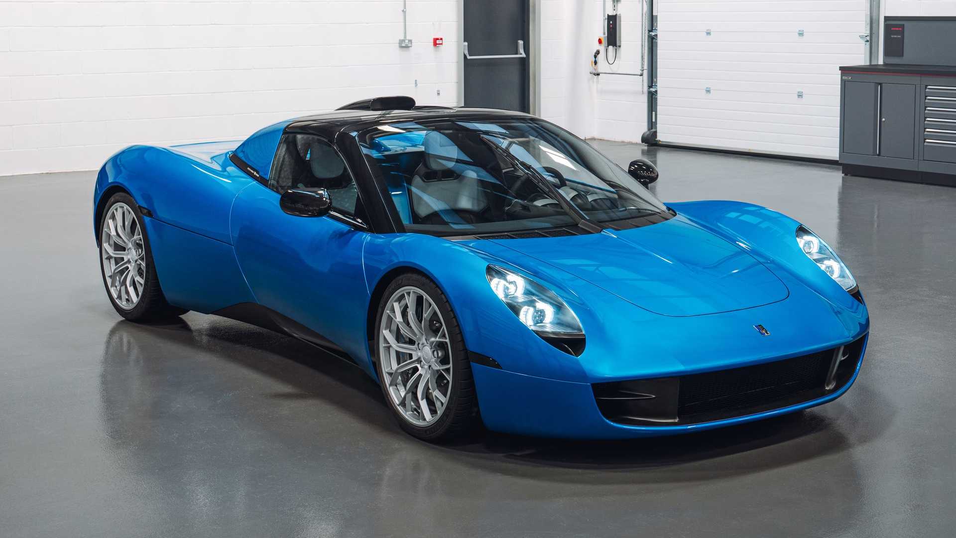 Featured image for Gordon Murray unveils new £2M V12 T.33 Spider supercar.