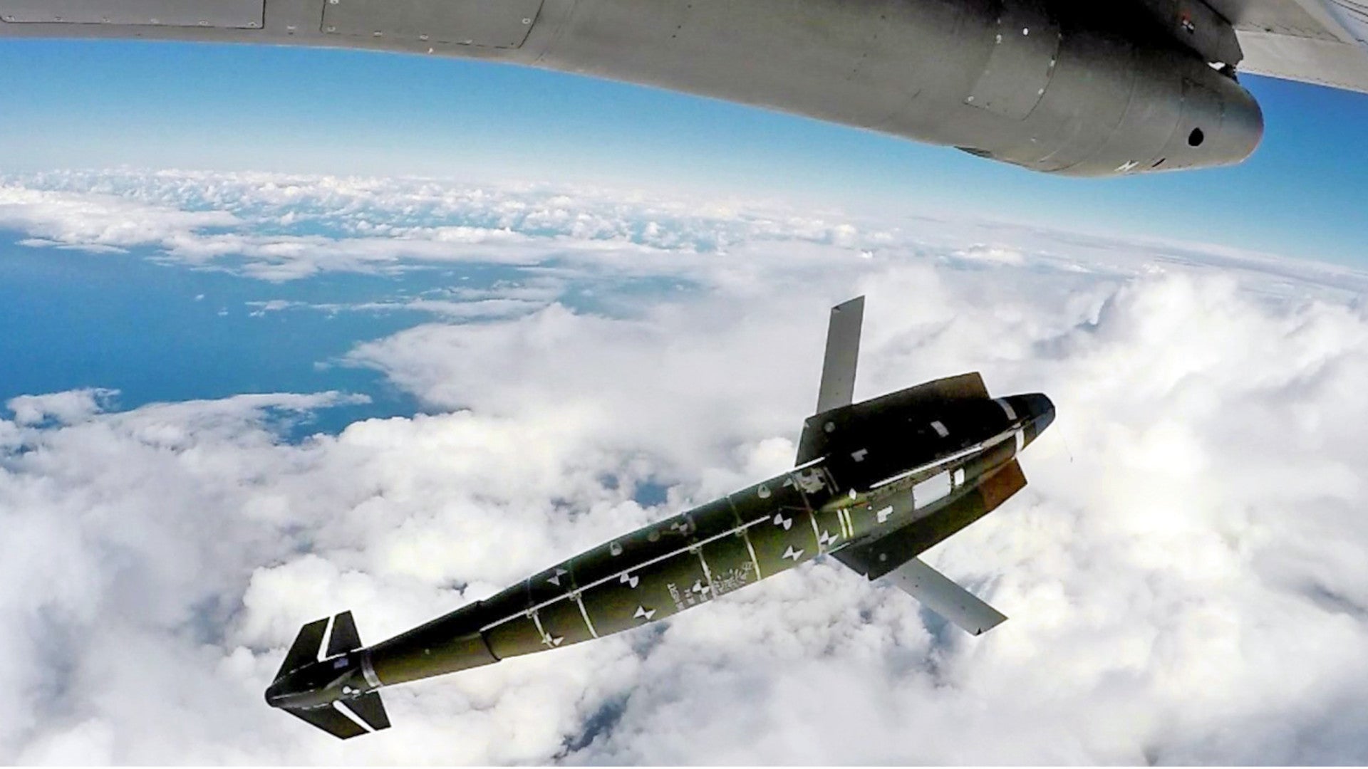 "France's Military Support for Ukraine: AASM Hammer Bombs and Caesar Guns"