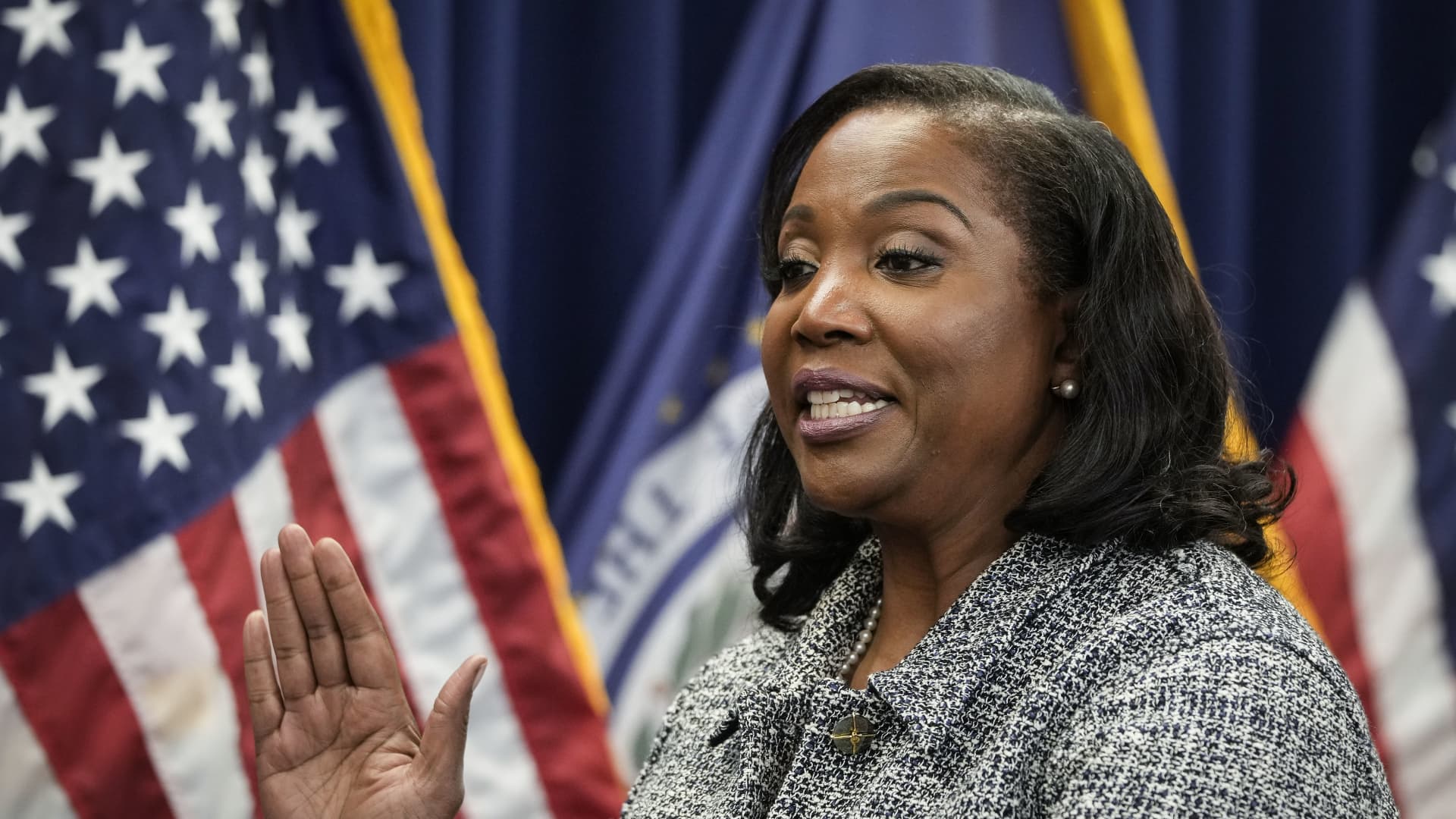 Featured image for Judge Temporarily Blocks Trump from Firing Fed Governor Lisa Cook