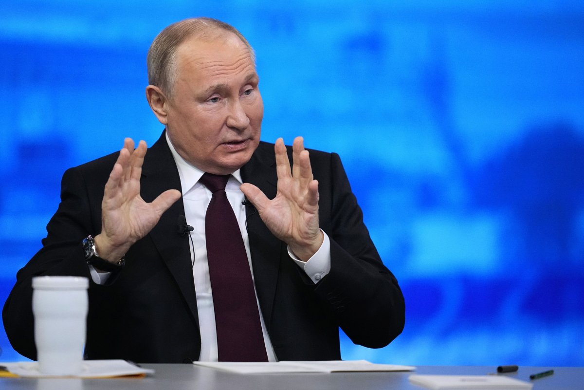 "Escalating Tensions: Putin's Troop Deployment Along Finnish Border Sparks Concern"