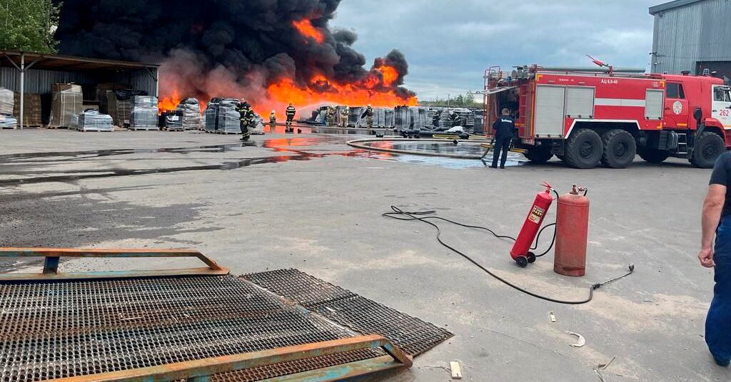 Massive Fire Contained at Fertiliser Warehouse in Moscow Region