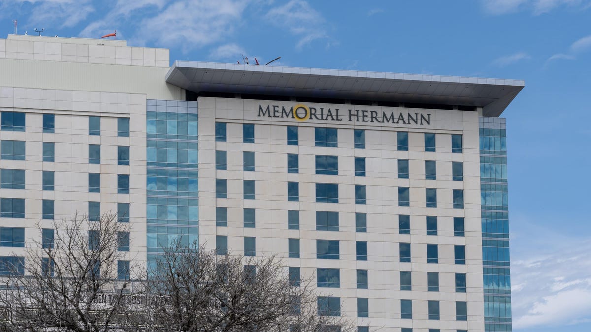 Featured image for "Texas Hospital Suspends Organ Transplant Program Amid Doctor's Record Manipulation Accusations"