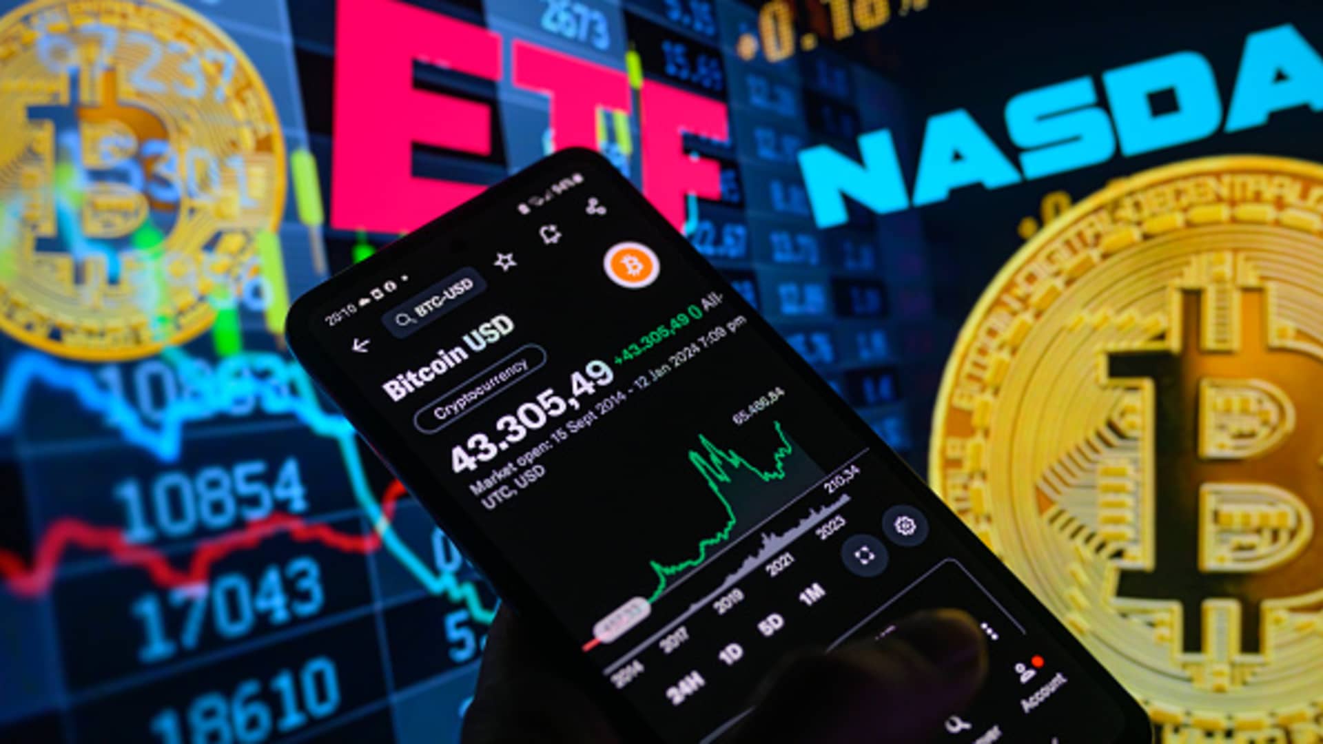 "Bitcoin ETF Buzz: SEC Approval and the Race for Dominance"