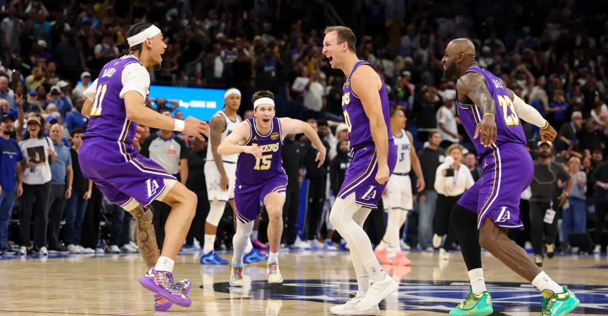 Kennard’s late 3 seals Lakers’ ninth straight win
