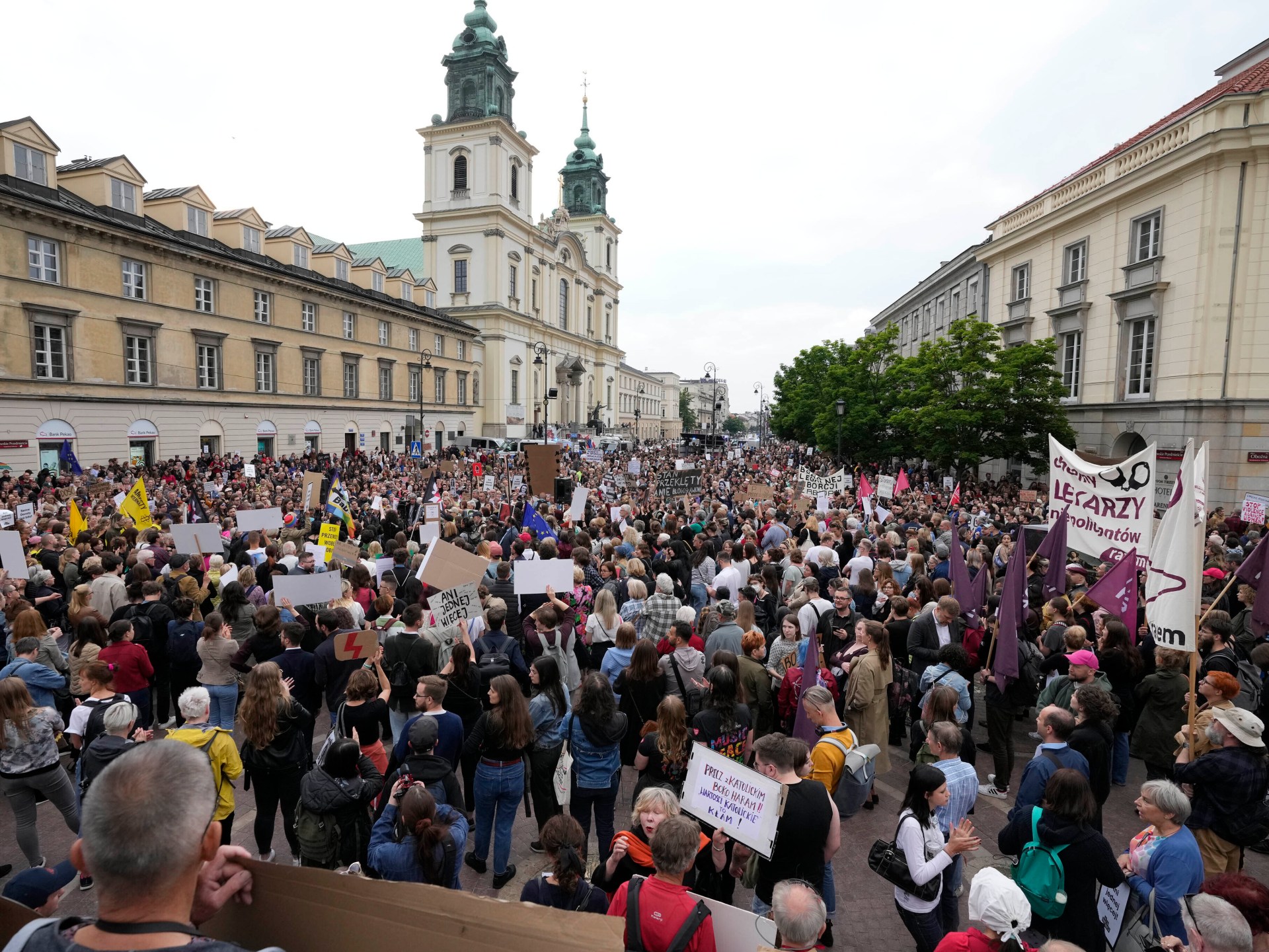 Polish Women Protest Strict Abortion Law After Pregnant Woman's Death