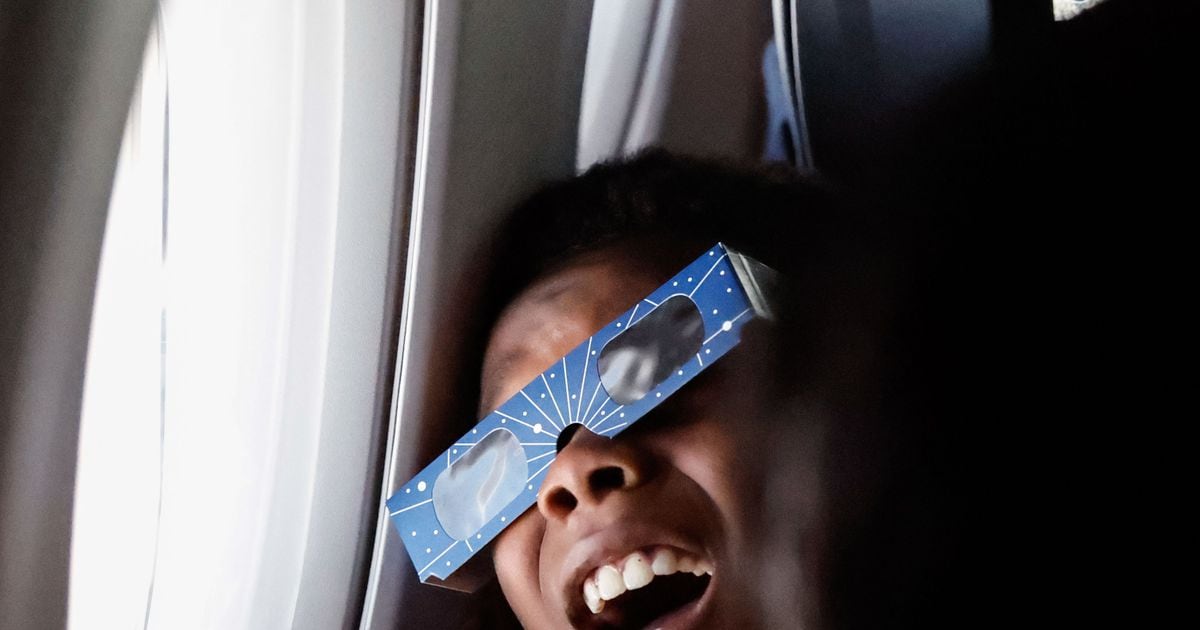 Featured image for "Rare View: Experiencing Total Solar Eclipse from 35,000 Feet"