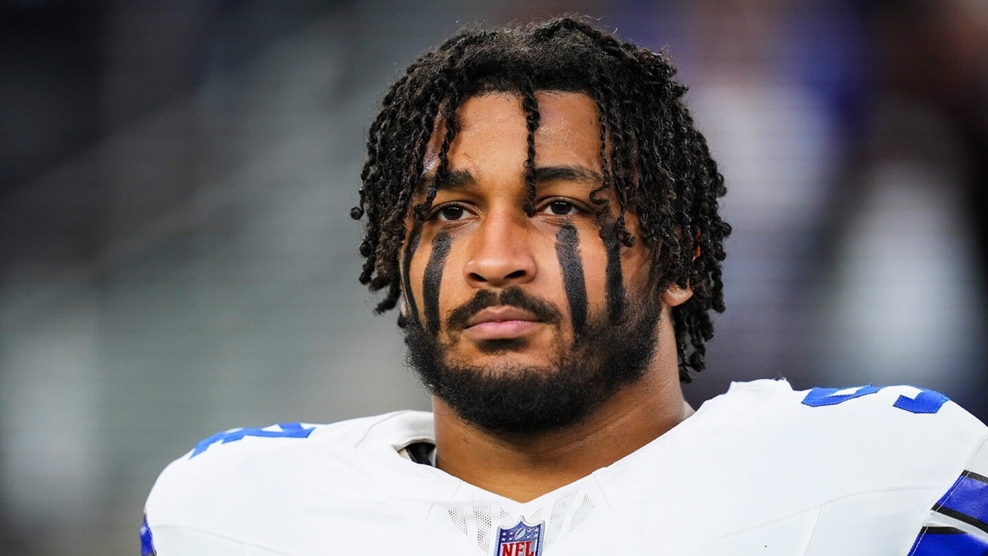 Featured image for NFL Honors Marshawn Kneeland with Moment of Silence After Tragic Death