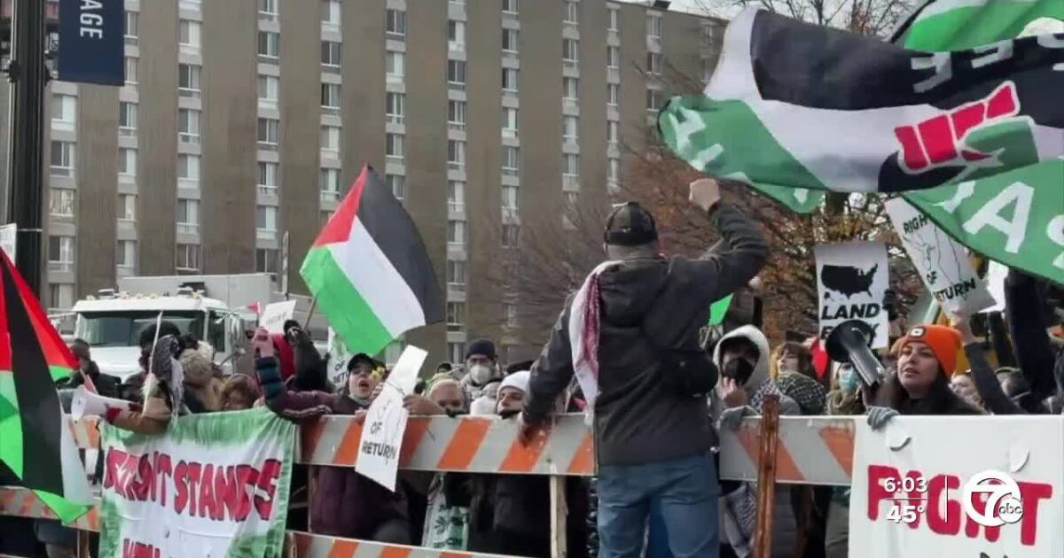 Featured image for Thanksgiving Parade Marred by Protests and Heightened Security