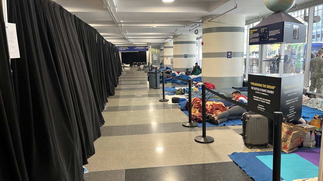 Chicago's O'Hare Airport Overwhelmed by Migrant Influx