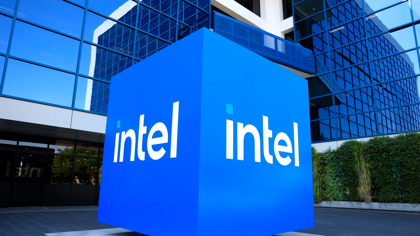 U.S. Government's Rare Investment in Intel Sparks Debate and Risks