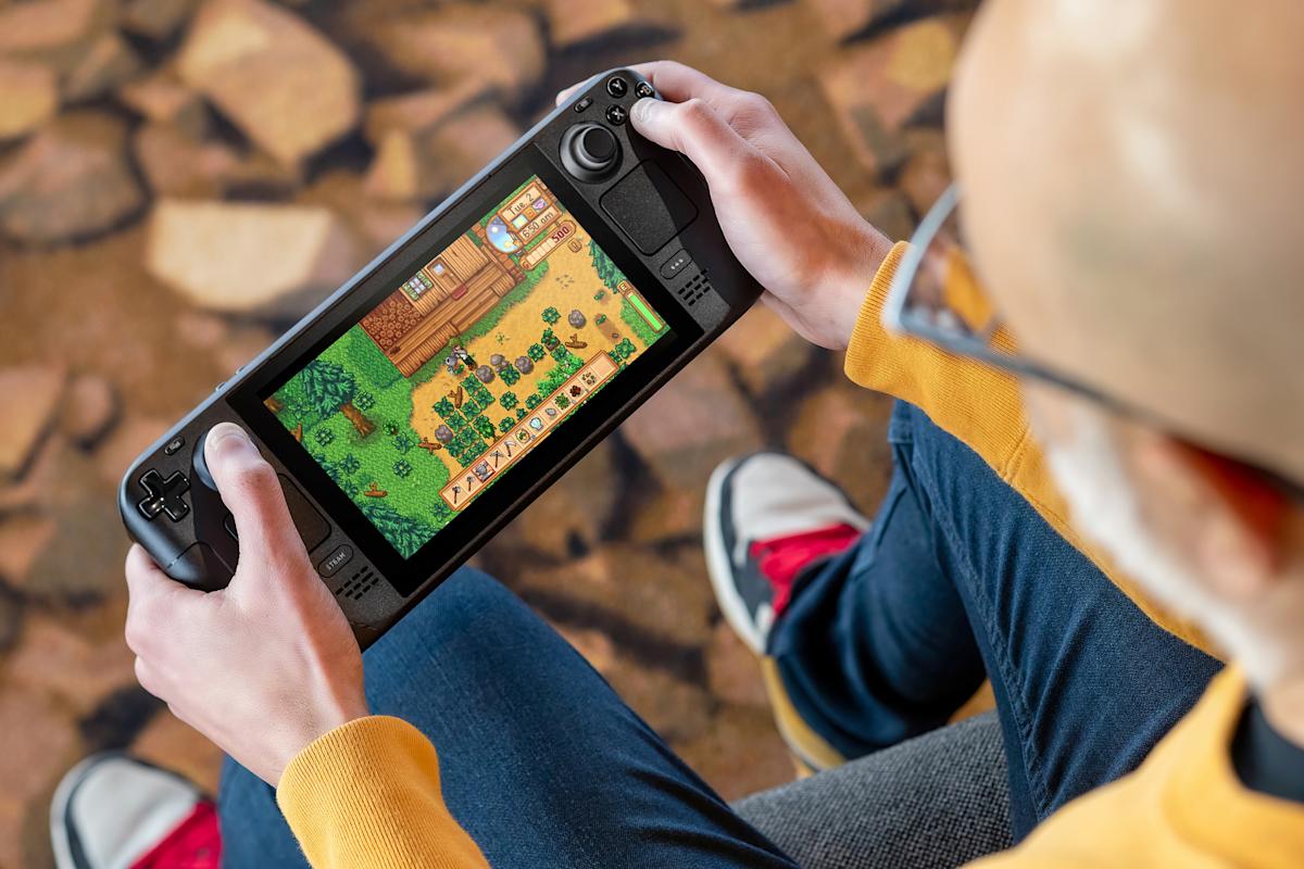 Featured image for Valve Discontinues the Budget LCD Steam Deck Model