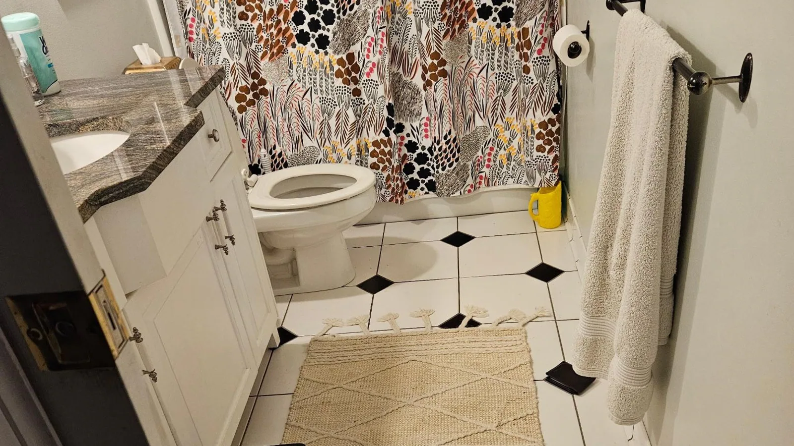 Featured image for Man Finds Wallet Hidden in Plain Sight Thanks to Optical Illusion