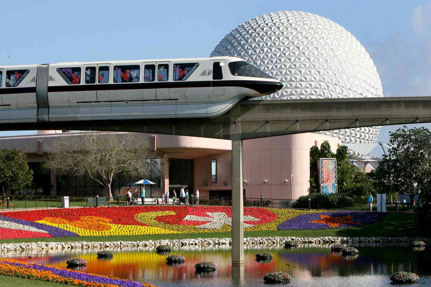 Featured image for Guest's Dangerous Leap Shocks Disney World Visitors at EPCOT