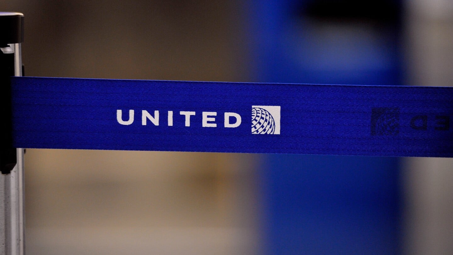 Featured image for Weather Balloon Possibly Causes United Airlines Emergency and Damage