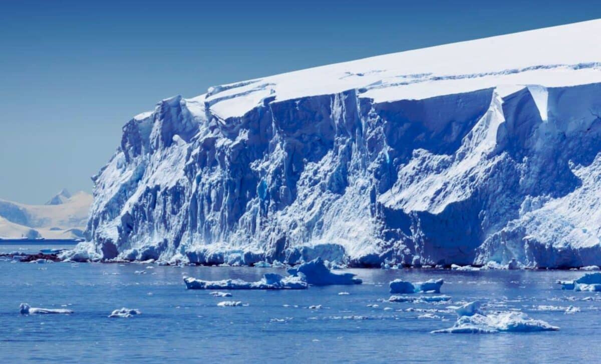 Featured image for Scientists Propose Geoengineering to Prevent Doomsday Glacier Collapse