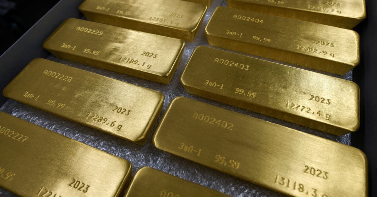Gold prices drop as US jobs data boosts rate hike expectations.