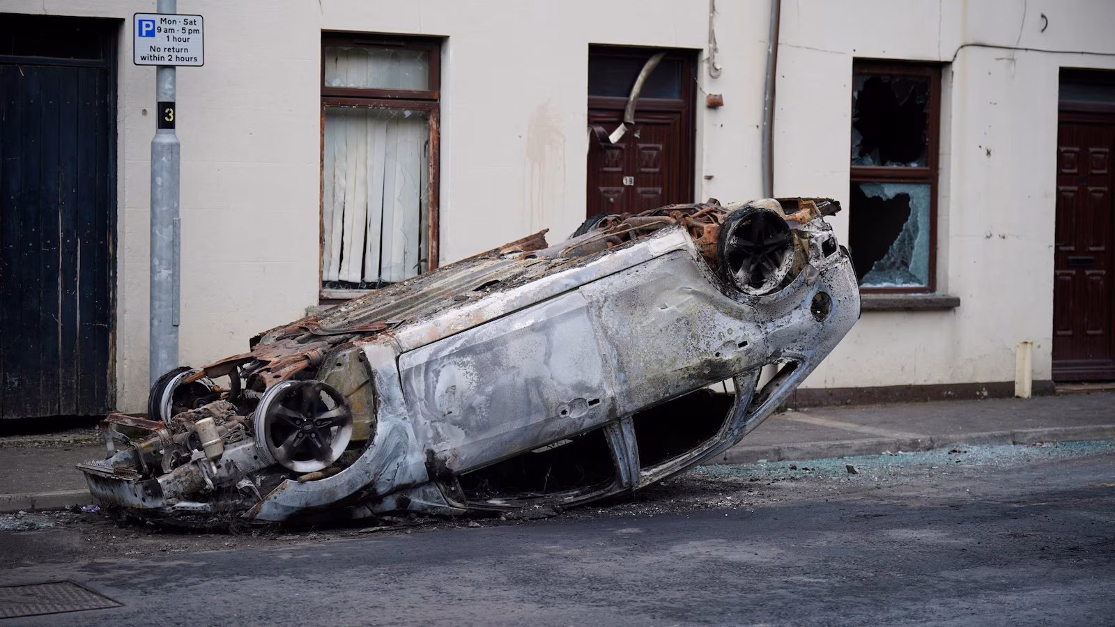 Featured image for Northern Ireland Faces Renewed Violence Amid Anti-Immigrant Riots