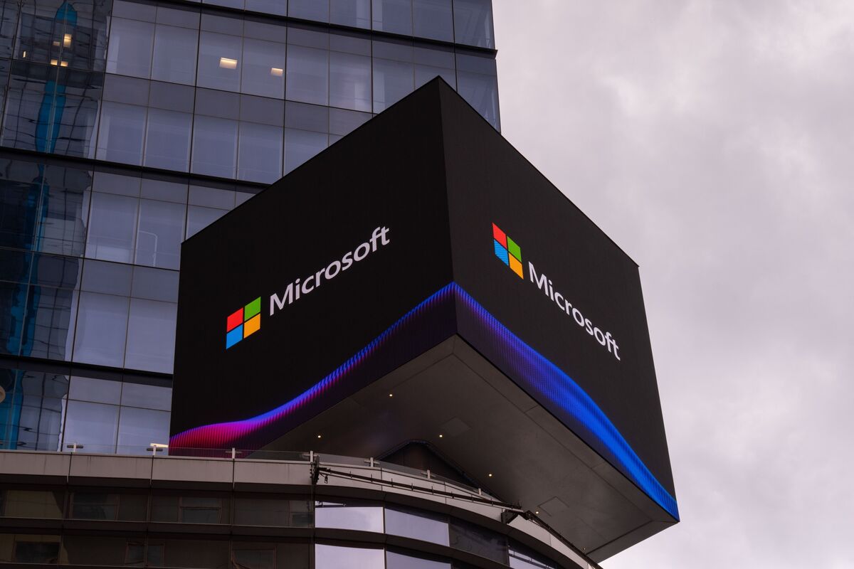 Featured image for Microsoft Secures $9.7B AI Cloud Deal with Australia’s IREN