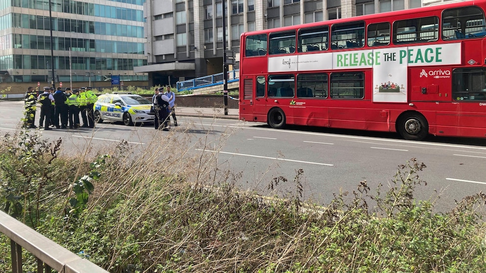 Teenage Girl Fatally Stabbed Near London, Suspect Arrested