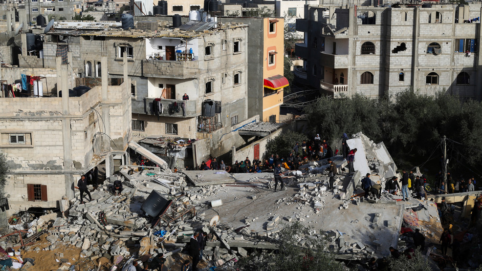 "US-Israel Tensions Rise as Gantz Visits Amid Gaza Conflict"