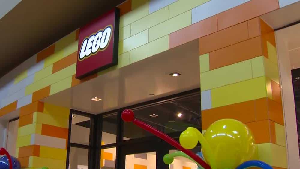 Featured image for Iowa's First LEGO Store Opens at Jordan Creek Mall