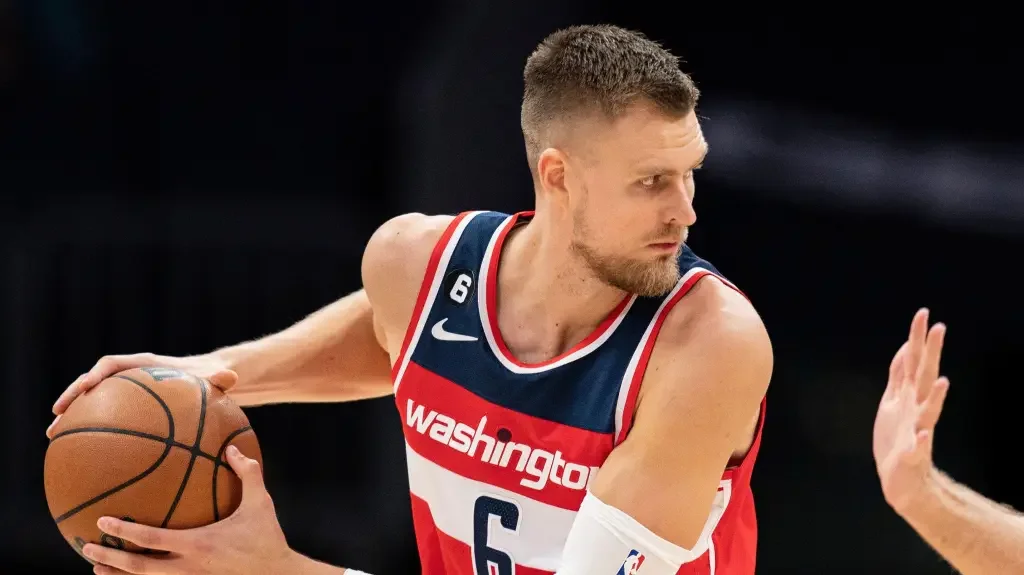 Warriors Chase Giannis, Land Porzingis: Deadline Dilemma